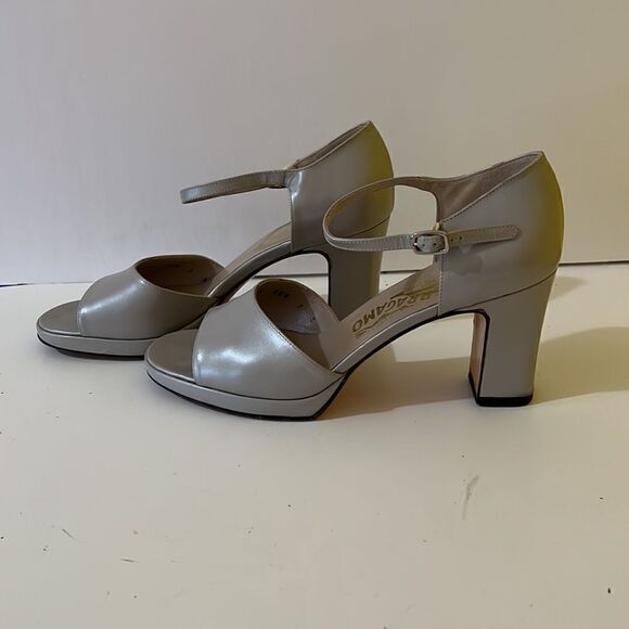 Ferragamo Silver Gray Block Heel Peep Toe Mary Jane Pumps Size 7 - Picture 3 of 5